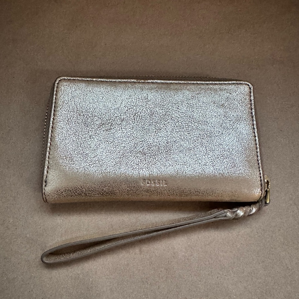 Fossil Champagne Gold Metallic Leather Zip Around Wallet Wristlet. 6”x3.5”x0.5”